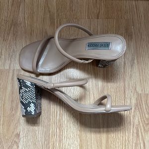 Size 8 Steve Madden Snake Skin Heels.